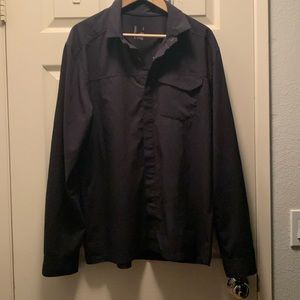 Men’s Arcteryx button down full sleeve shirt with front pocket, Large, black